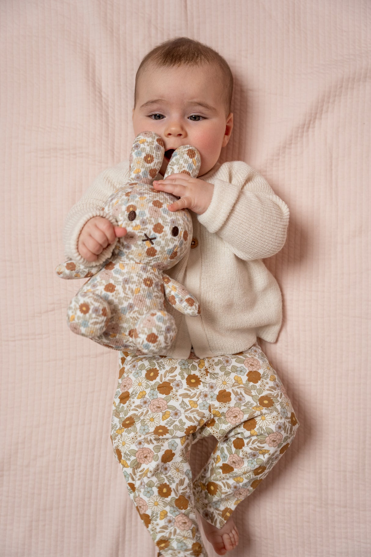 Vintage Little Flowers Cuddle 25cm all over